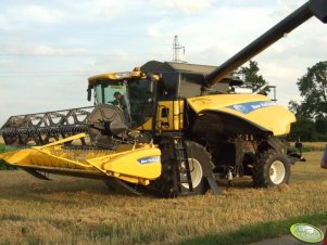 New Holland CR9060