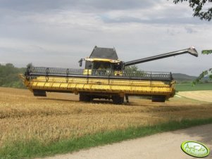 New Holland CR9090 Elevation