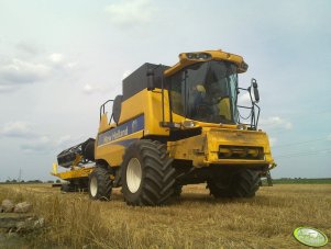 New Holland CSX7070