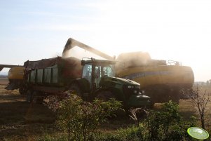 New Holland CX 8060, CX 8070 i John Deere 7820