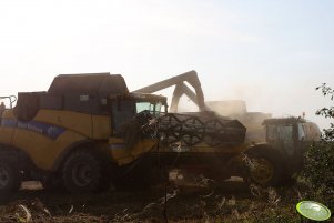 New Holland CX 8060, CX 8070 i John Deere 7820