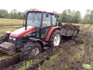 New Holland L85 + Rozrzutnik