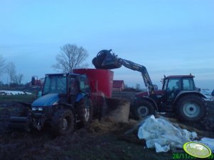 New Holland M135 i New Holland TL100 + paszowóz