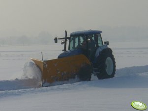 New Holland & pług śnieżny 