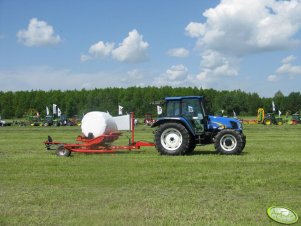 New Holland T5040 + Owijarka KUHN RW1400