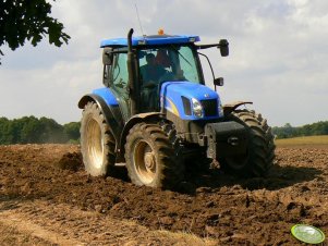 New Holland T6020 