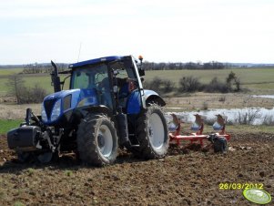 New Holland T6070 RC + Kuhn Vari- Master 122 