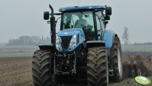 New Holland T7030 AC