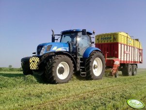 New Holland T7030 i Pottinger TORRO