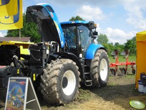 New Holland T7030