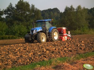 New Holland T7030