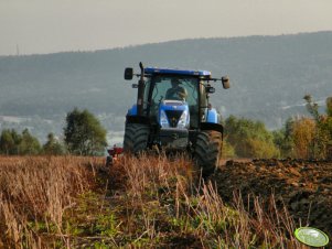 New Holland T7030