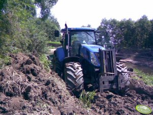 New Holland T7030