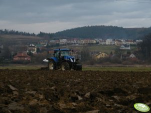 New Holland T7030