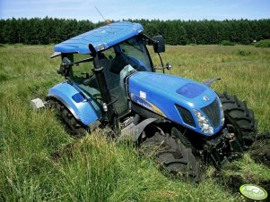 New Holland  T7030 