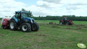 New Holland T7030AC + Welger RP 200  