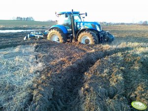 New Holland T7040