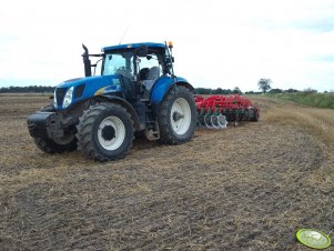 New Holland T7040