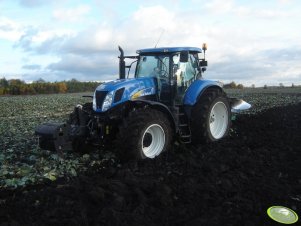 New Holland T7040