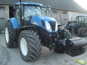 New Holland T7040