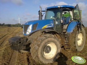 New Holland T7040