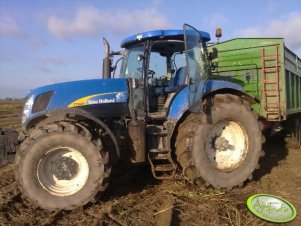 New Holland T7040