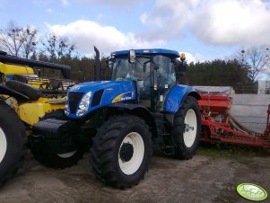 New Holland T7040