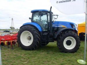 New Holland T7050