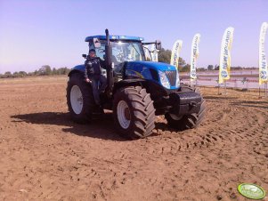 New Holland T7060