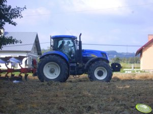 New Holland T7060