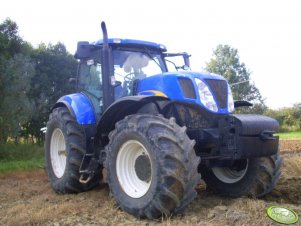 New Holland T7060