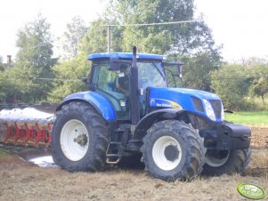 New Holland T7060