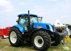 New Holland T7060