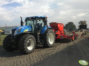 New Holland T7070 AC & Kuhn Speedliner 4M
