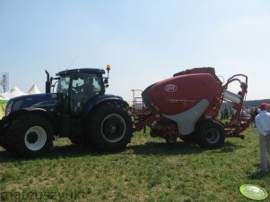 New Holland T7070 + Lely Welger