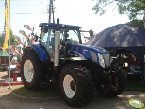 New Holland T7070
