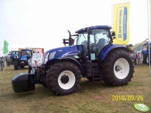 New Holland T7070