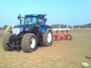 New Holland T7070