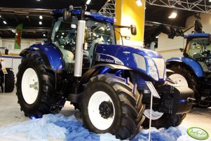 New Holland T7070 