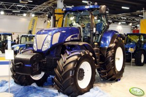 New Holland T7070 