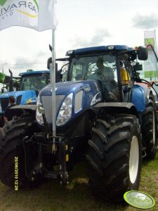 New Holland T7070 