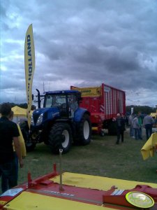 New Holland T7.200 & Pottinger Jumbo 7210 Combiline