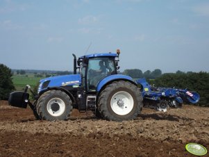 New Holland T7.220 & Rolmako U693/3