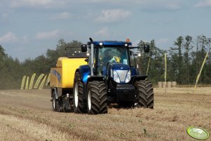 New Holland T7.250 z prasa 9080