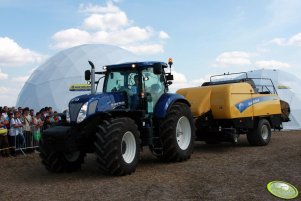 New Holland T7.250 z prasa 9080