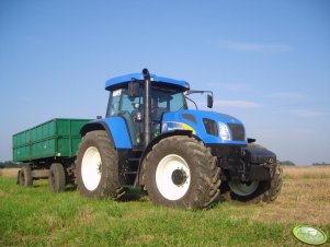 New Holland T7510 + przyczepa.