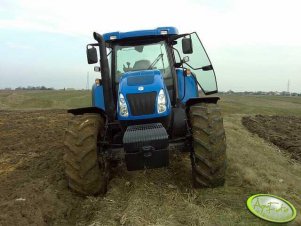 New Holland T7510