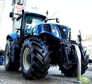 New Holland T8 275