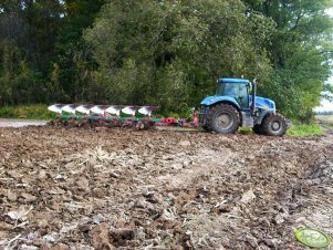 New Holland T8020 + Kverneland 7-skibowy