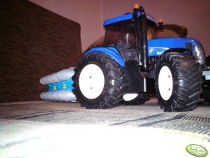 New Holland T8040 i PŁUG LEMKEN 5-skibowy